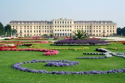 <p>Schonbrunn Palace</p>